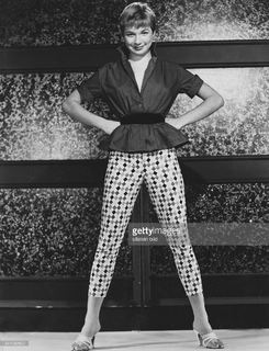 Shirley MacLaine feet photo thumbnail