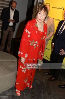 Shirley MacLaine feet photo thumbnail