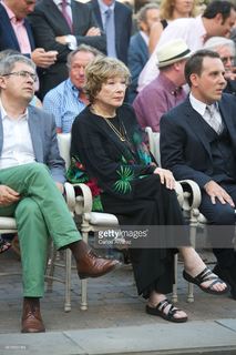 Shirley MacLaine feet photo thumbnail