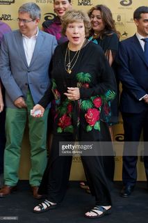 Shirley MacLaine feet photo thumbnail