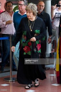 Shirley MacLaine feet photo thumbnail