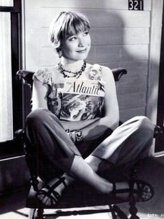 Shirley MacLaine feet photo thumbnail