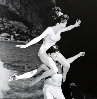 Shirley MacLaine feet photo thumbnail