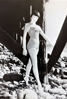 Shirley MacLaine feet photo thumbnail
