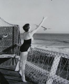 Shirley MacLaine feet photo thumbnail