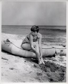 Shirley MacLaine feet photo thumbnail