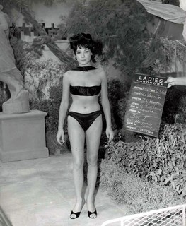 Shirley MacLaine feet photo thumbnail