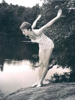Shirley MacLaine feet photo thumbnail