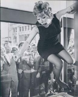 Shirley MacLaine feet photo thumbnail