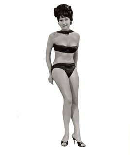 Shirley MacLaine feet photo thumbnail