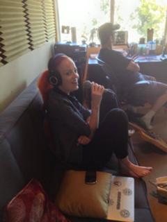 Shirley Manson feet photo thumbnail
