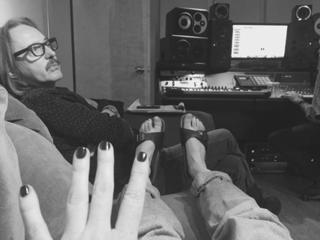 Shirley Manson feet photo thumbnail