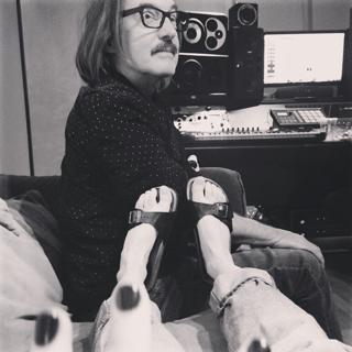 Shirley Manson feet photo thumbnail