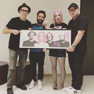 Shirley Manson feet photo thumbnail