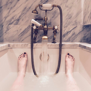 Shirley Manson feet photo thumbnail