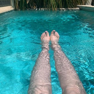 Shirley Manson feet photo thumbnail