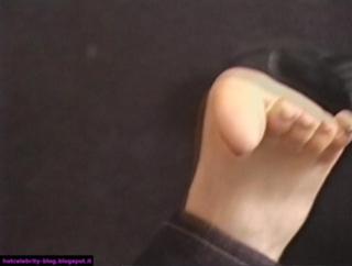 Shirley Manson feet photo thumbnail