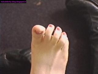 Shirley Manson feet photo thumbnail