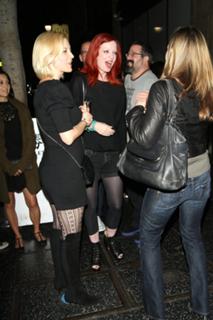 Shirley Manson feet photo thumbnail
