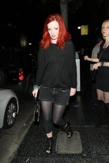 Shirley Manson feet photo thumbnail