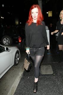 Shirley Manson feet photo thumbnail