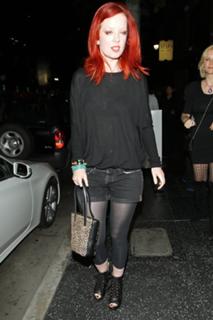 Shirley Manson feet photo thumbnail