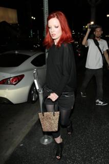 Shirley Manson feet photo thumbnail