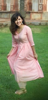 Shirley Setia feet photo 9