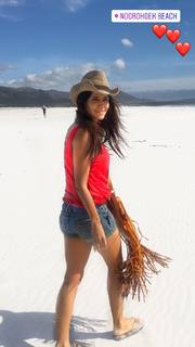 Shivaani Ghai feet photo 8