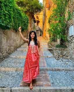 Shivaani Ghai feet photo 18