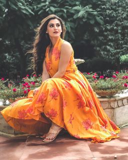 Shivaleeka Oberoi feet photo 3