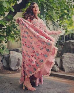 Shivaleeka Oberoi feet photo 2