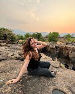 Shivaleeka Oberoi feet photo 17