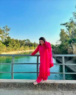 Shivaleeka Oberoi feet photo 10