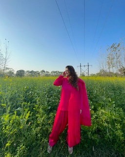 Shivaleeka Oberoi feet photo 9
