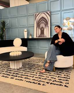 Shivaleeka Oberoi feet photo 19