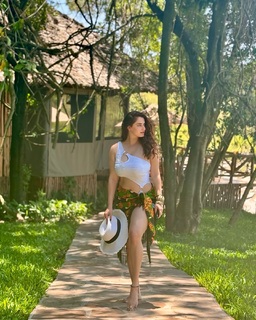 Shivaleeka Oberoi feet photo 15