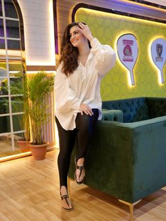 Shivaleeka Oberoi feet photo 3