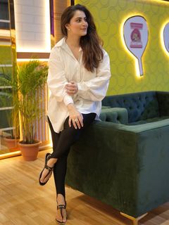 Shivaleeka Oberoi feet photo 1