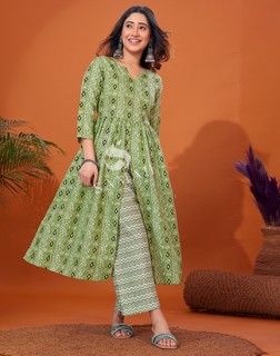 Shivangi Joshi feet photo 13