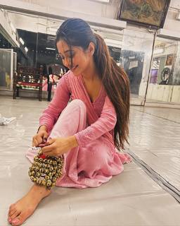 Shivangi Joshi feet photo 11