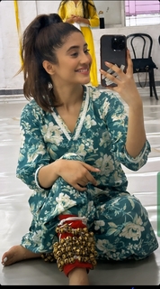 Shivangi Joshi feet photo 2