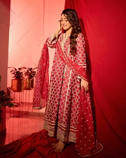Shivangi Joshi feet photo 11