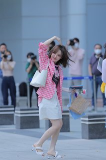 Shon Seung-wan feet photo 13