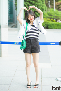 Shon Seung-wan feet photo 3