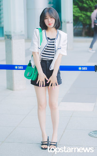Shon Seung-wan feet photo 19