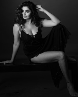 Shonali Nagrani feet photo 14