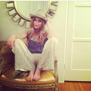 Shoshana Bush feet photo 13