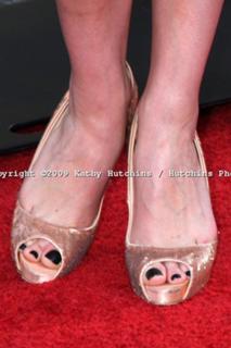 Shoshana Bush feet photo 20