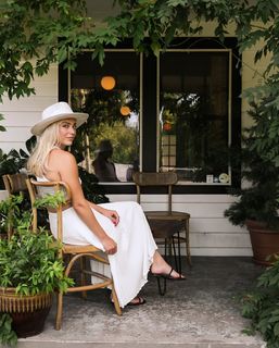 Shoshana Bush feet photo 3